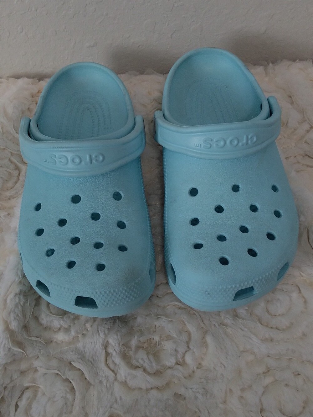 CROCS Classic Clog in Pale Turquoise